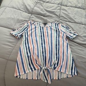 Iz byer brand new hardly used short sleeved tee.